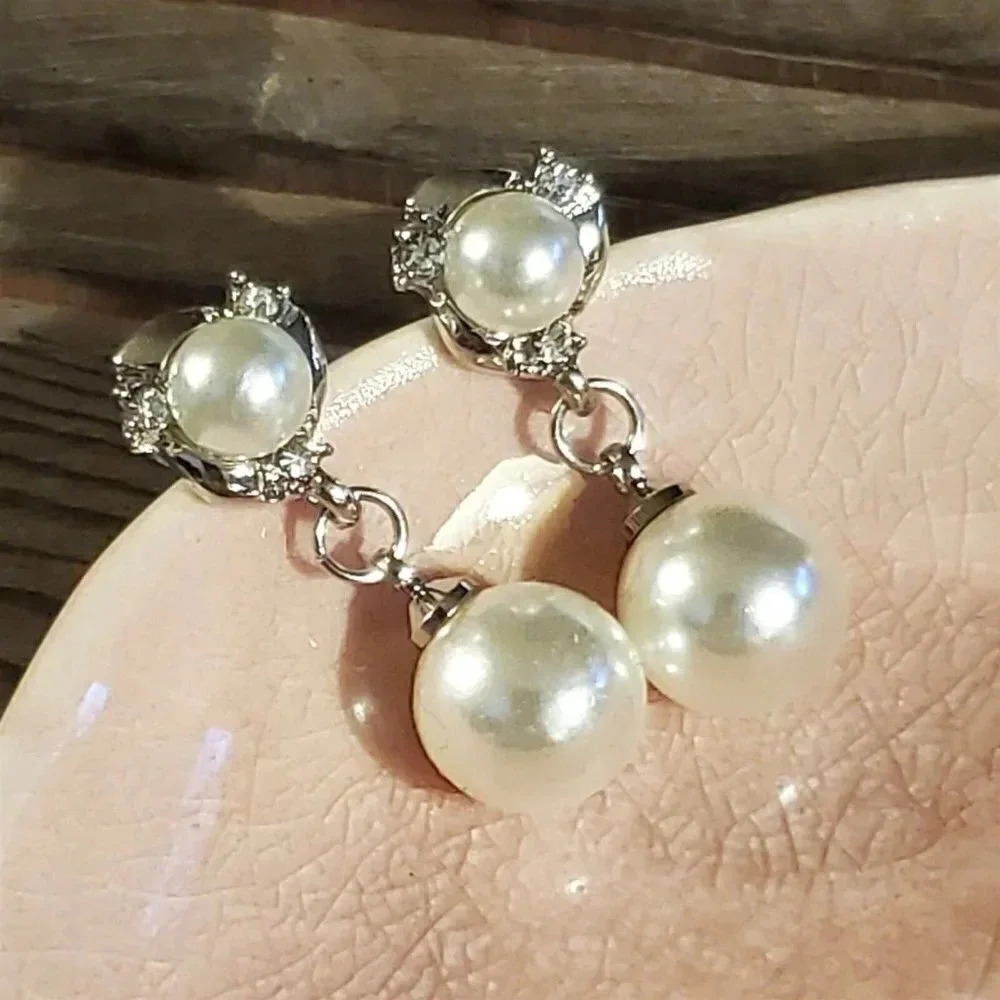 Glam White Faux Cultured Pearl Austrian Crystal Silver Platinum Plated Earrings